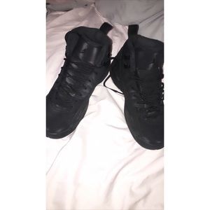 Black Jordan 12s